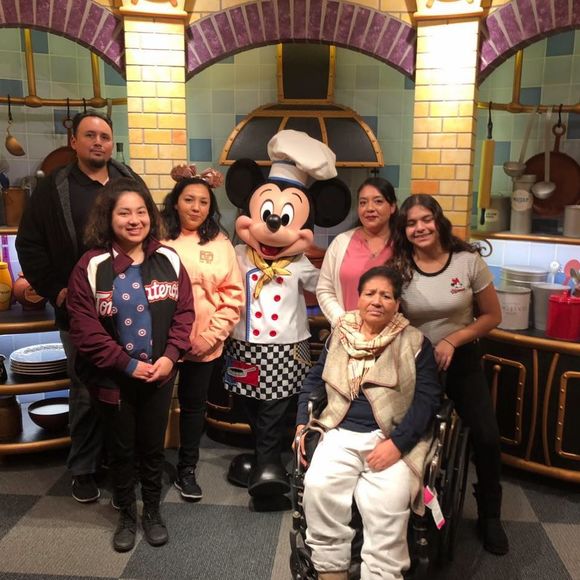 Meet your Posher, Lupe - Picture 1 of 1